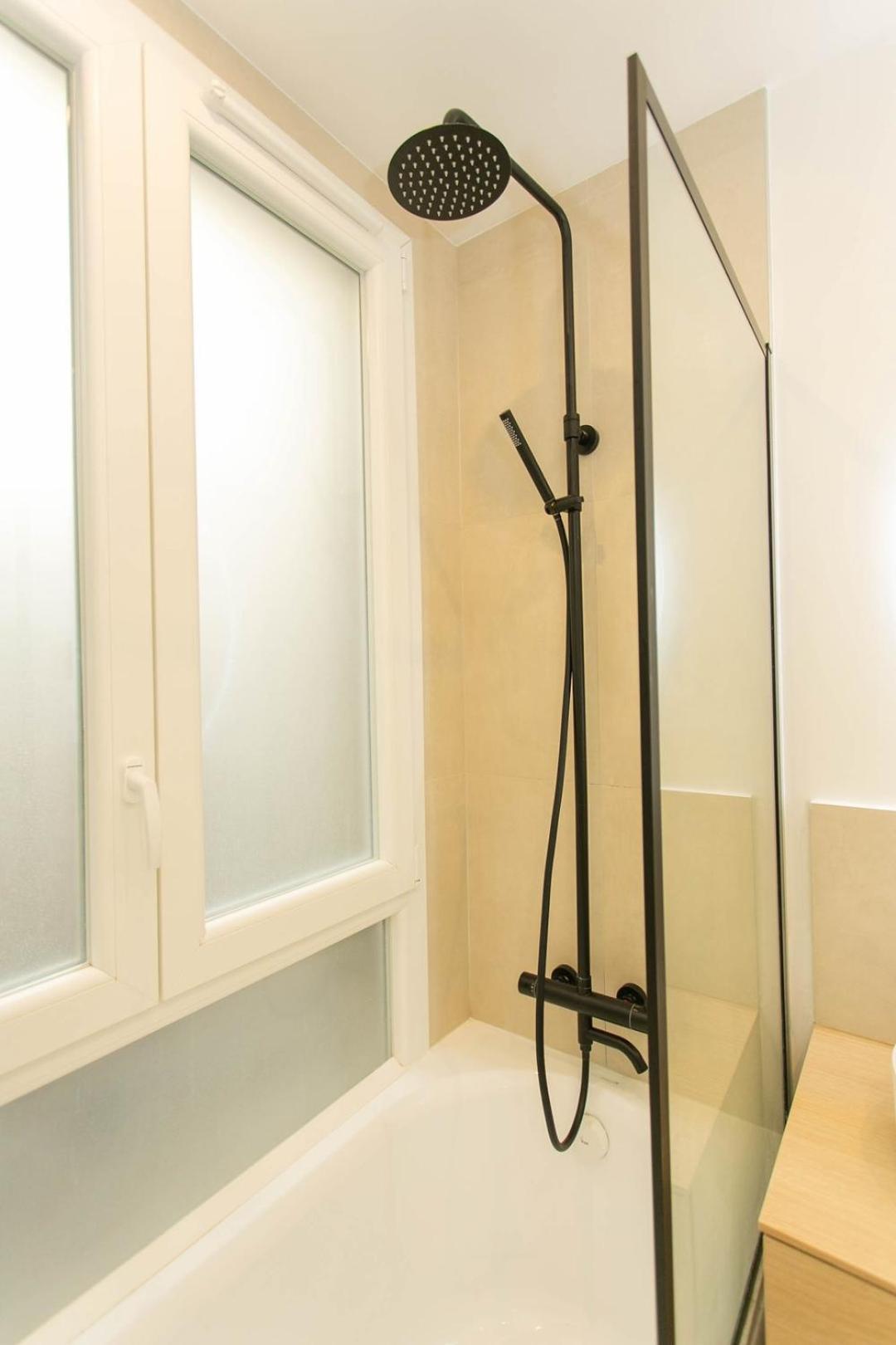 Appartamento Bnbnook - 2br - Walk To Champs-elysees Parigi