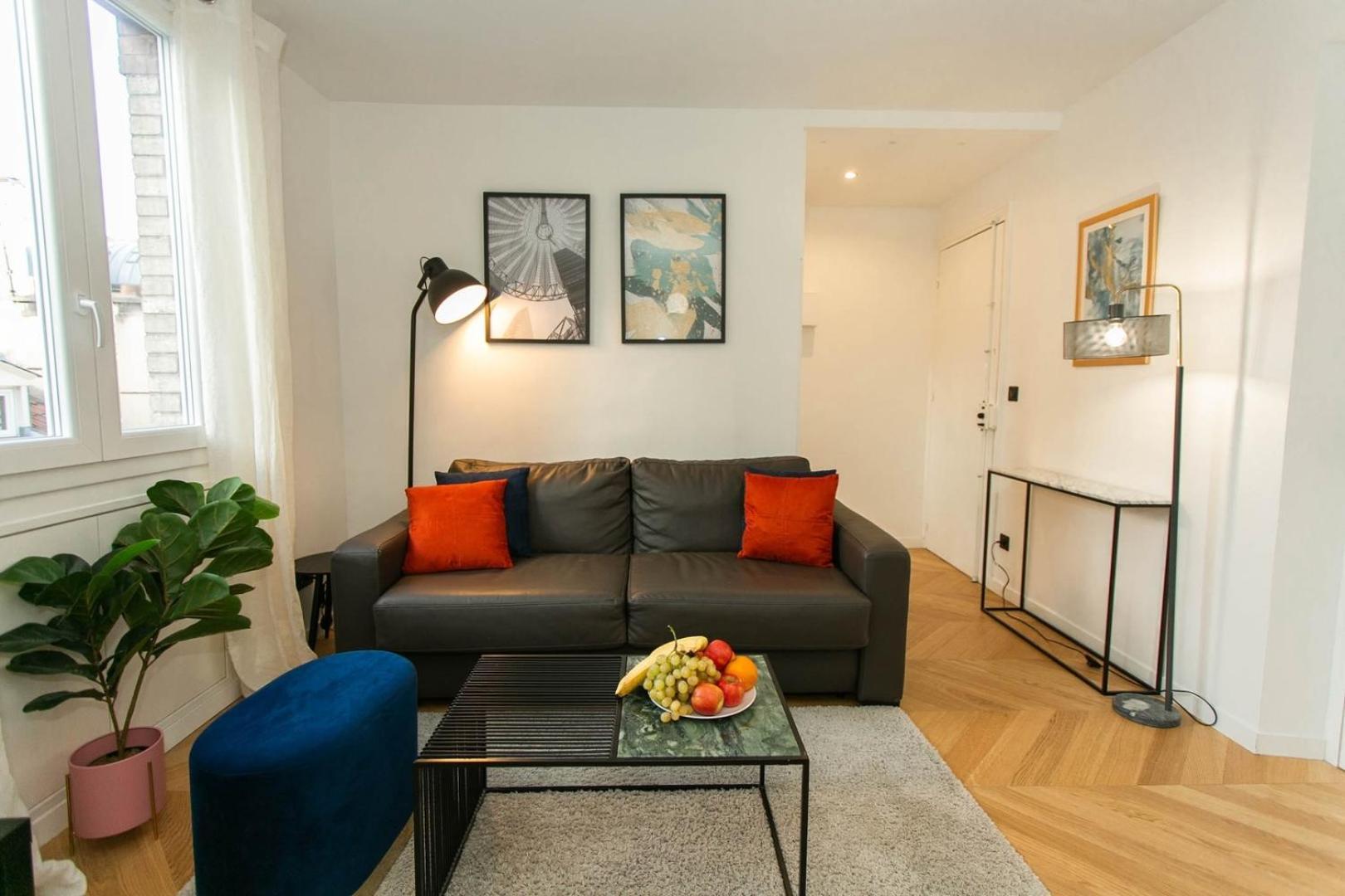 Appartamento Bnbnook - 2br - Walk To Champs-elysees Parigi